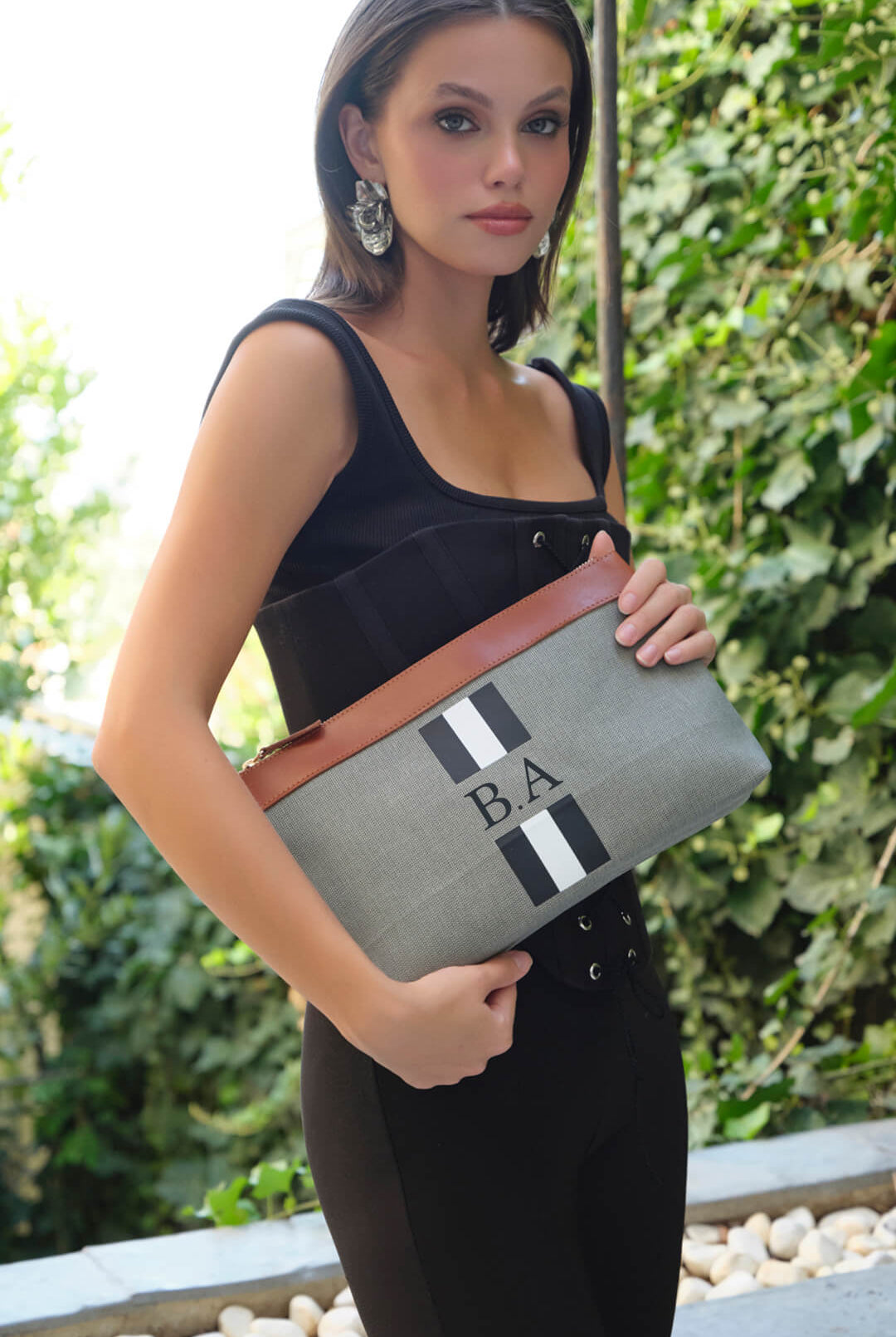 Julia_clutch_olive