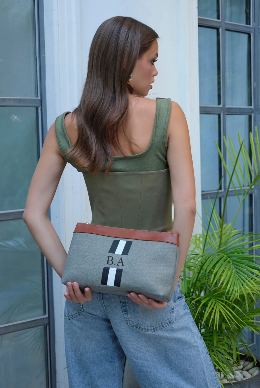 Julia_clutch_olive